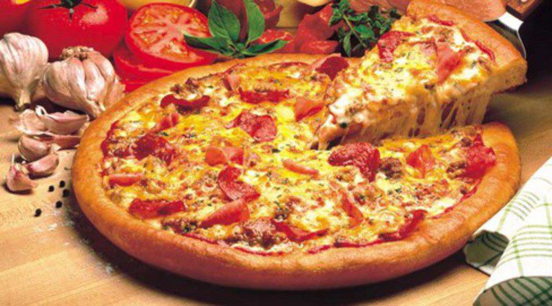 Pizza Hut vende más de 1 millón de dólares en pizzas en ...