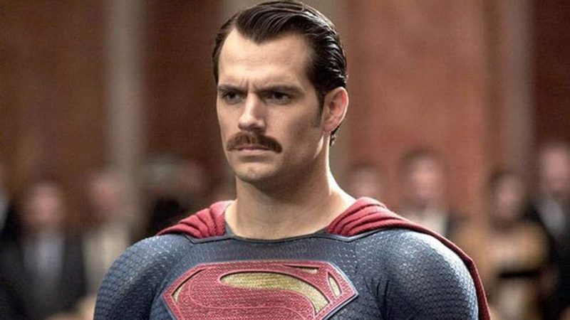 Superman celebrando Movember