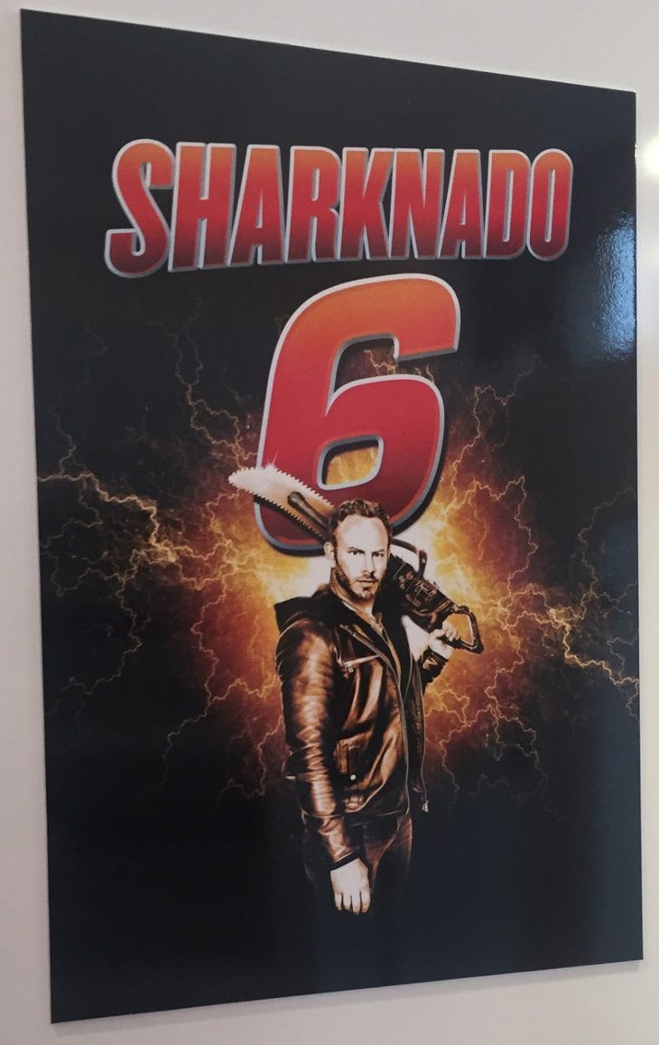 Póster oficial de 'Sharknado 6'