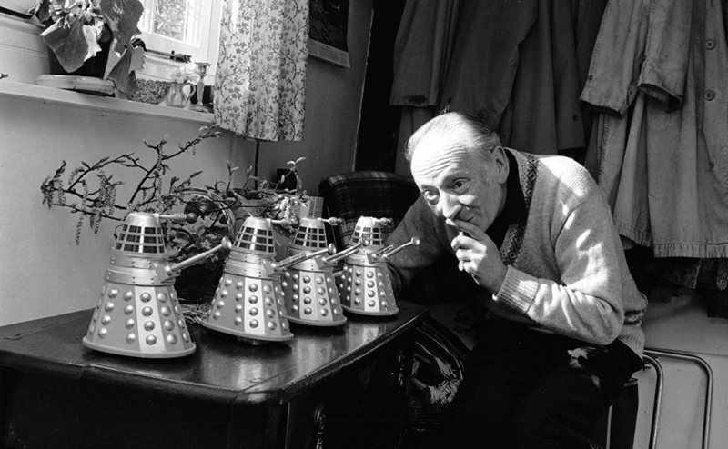 Hartnell con Daleks