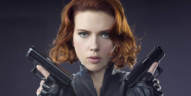 Scarlett Johansson como Viuda Negra