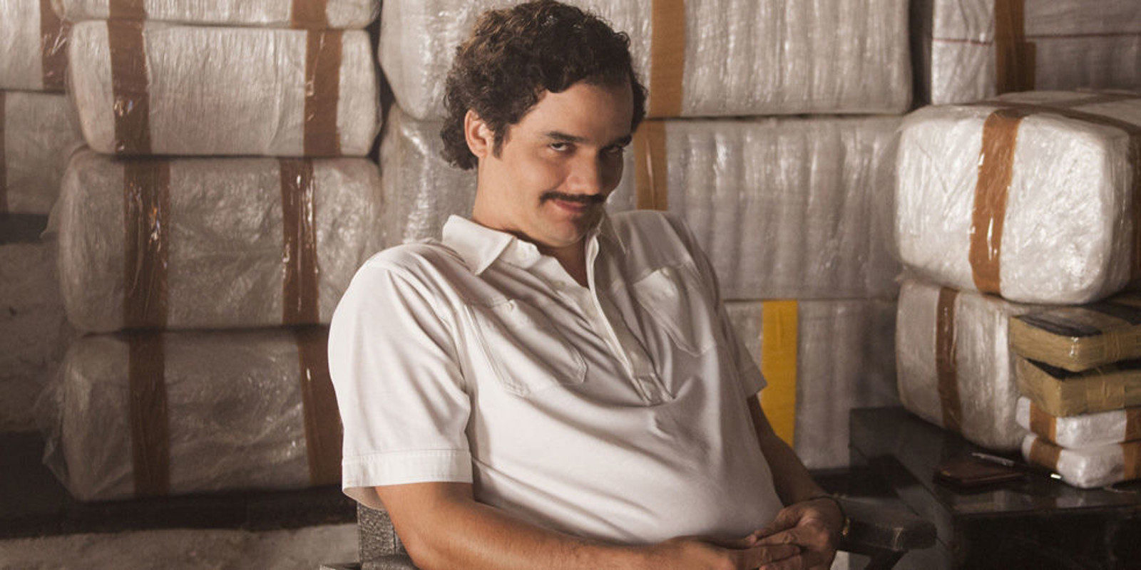 Así juega Pablo Escobar a 'Streets of Rage' en 'Narcos'