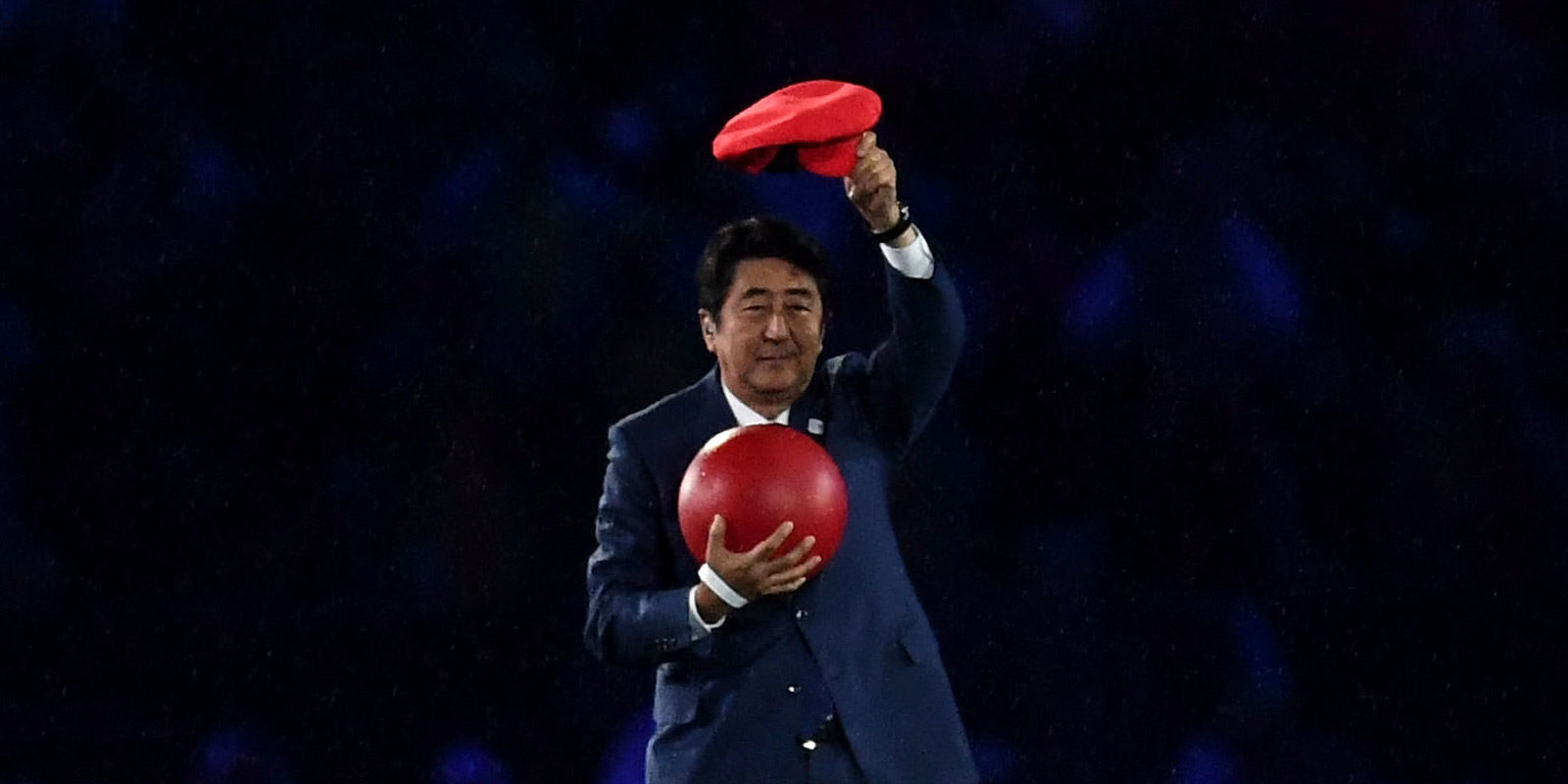 Por qué el primer ministro de Japón no llevó bigote de Super Mario en la clausura de Rio 2016