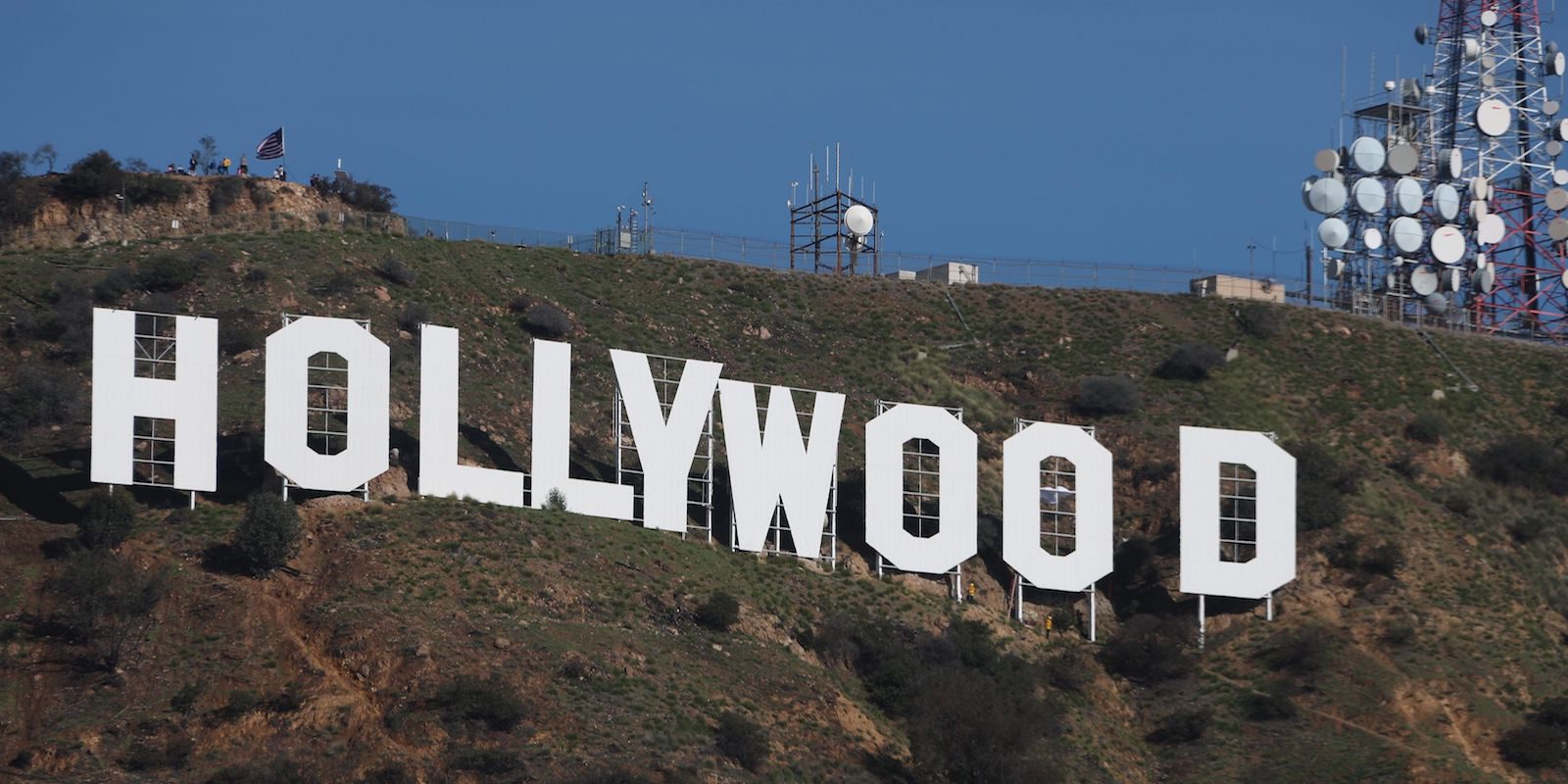 Cambian el famoso cartel de Hollywood por 'Hollyweed'