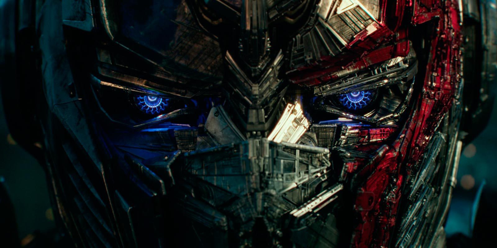 Optimus y Bumblebee se enfrentan en el último avance de 'Transformers:  El Último Caballero