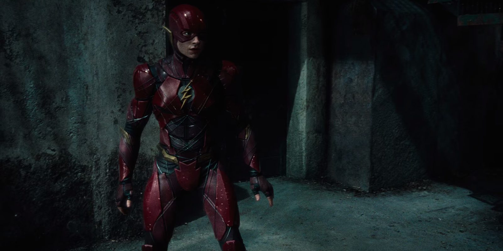 Ezra Miller se disculpa porque su Flash de 'La Liga de la Justicia' no respeta un elemento icónico