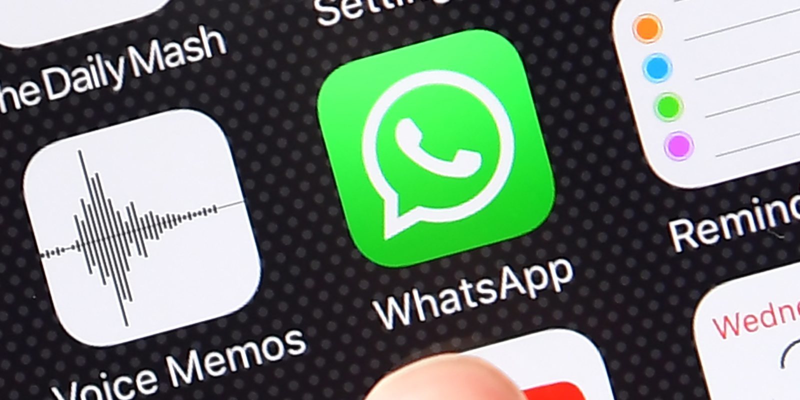 WhatsApp Plus promete darte nuevas funciones y robarte los datos del teléfono