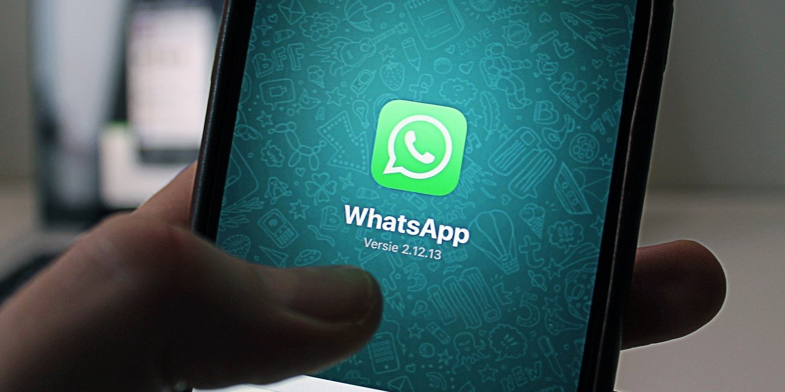 WhatsApp hace oficiales las videollamadas grupales y los stickers