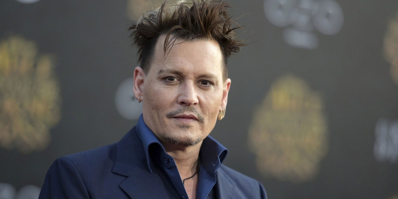 Johnny Depp ha demandado a un periódico por llamarle "golpeador de esposas"