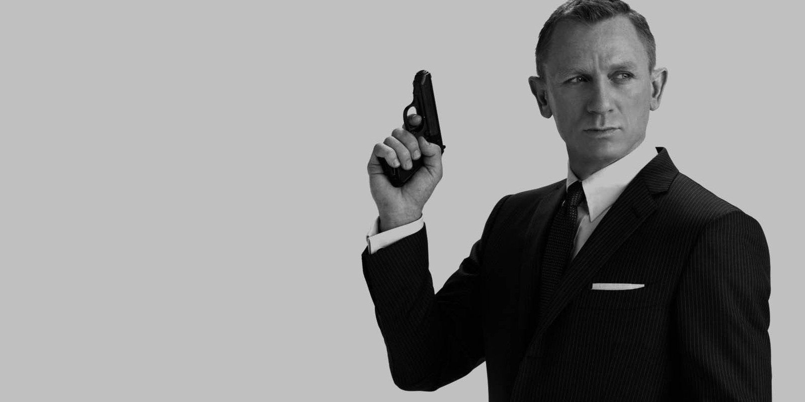 La productora de '007' no ve probable un James Bond femenino