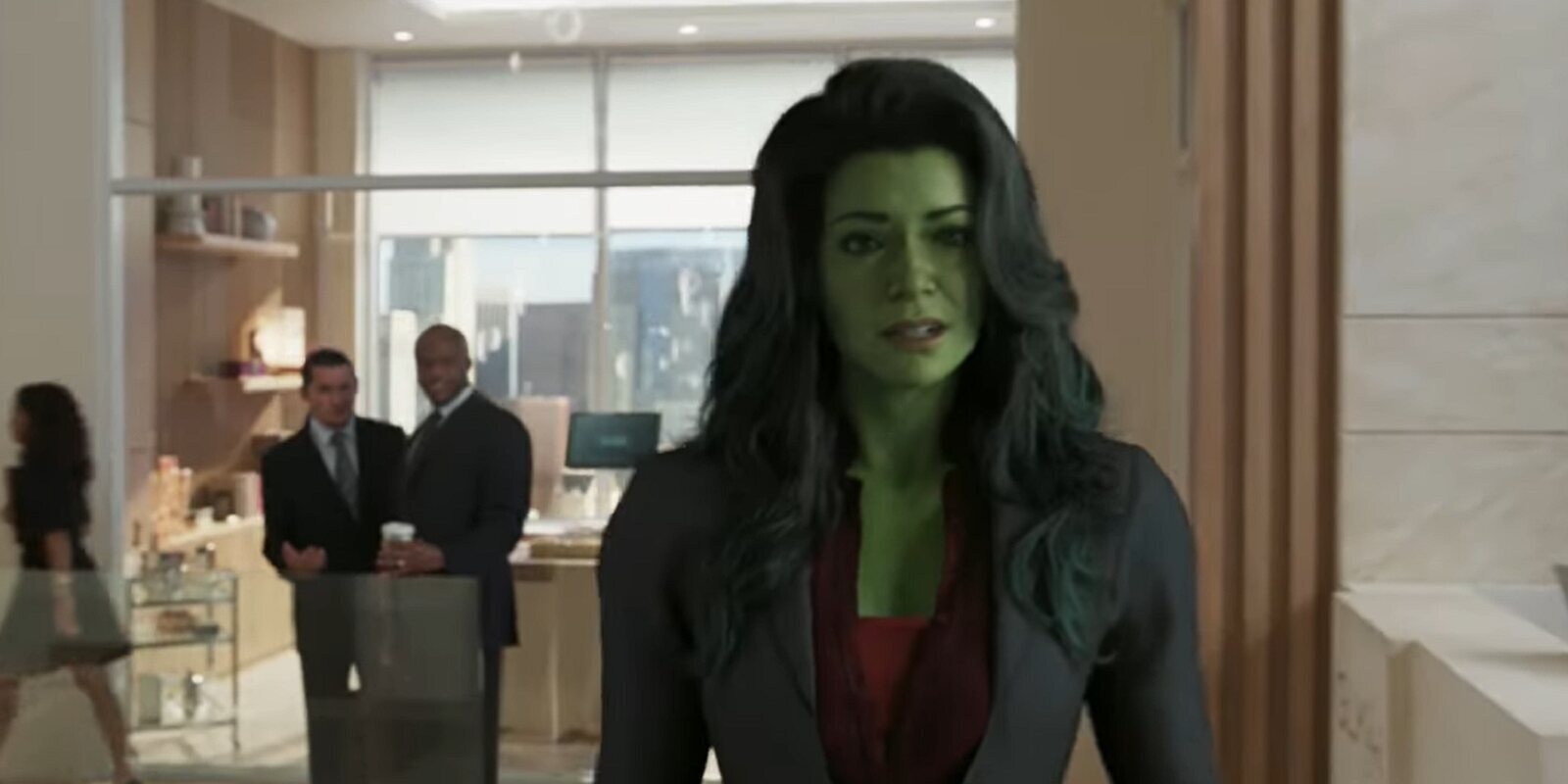 Primer tráiler oficial de 'She-Hulk', la serie de Marvel para Disney+, referencia a 'Batman' incluida